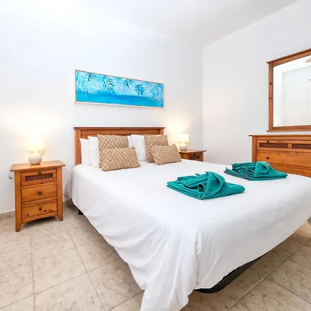 Semesterbostad Blue Waves House - Heated Pool, Bbq And Bicycles By Lanzarote Playa Blanca (Lanzarote)