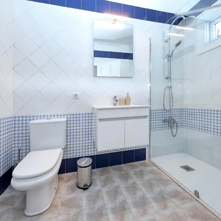 Semesterbostad Blue Waves House - Heated Pool, Bbq And Bicycles By Lanzarote *