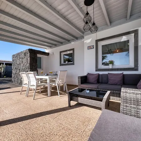 Blue Waves House - Heated Pool, Bbq And Bicycles By Lanzarote Semesterbostad *