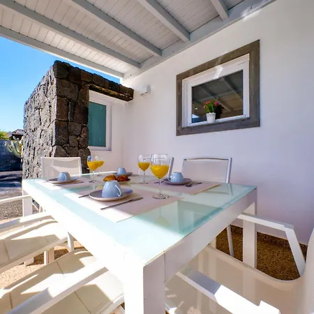 Blue Waves House - Heated Pool, Bbq And Bicycles By Lanzarote Feriehus