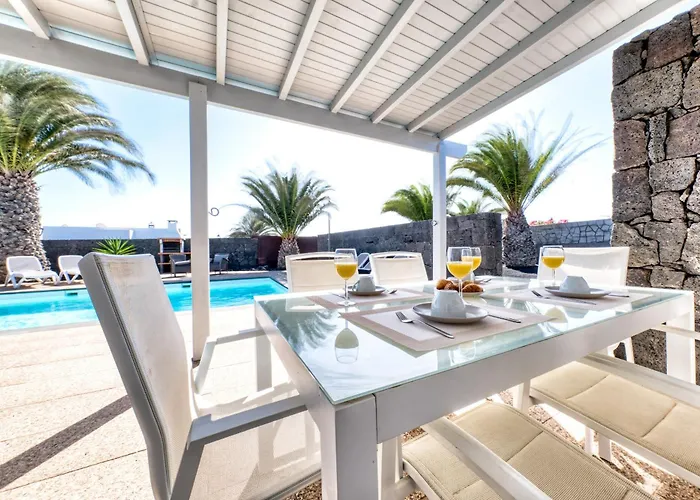 Dom wakacyjny Blue Waves House - Heated Pool, Bbq And Bicycles By Lanzarote