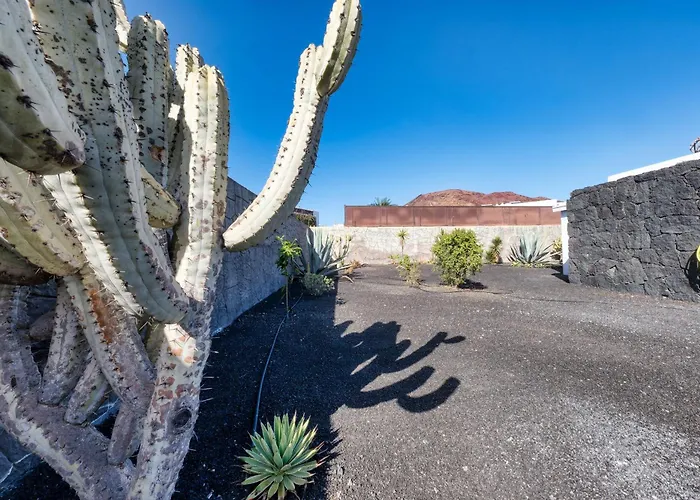 Dom wakacyjny Blue Waves House - Heated Pool, Bbq And Bicycles By Lanzarote