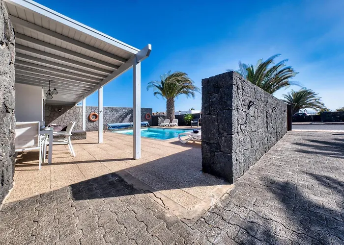Dom wakacyjny Blue Waves House - Heated Pool, Bbq And Bicycles By Lanzarote *