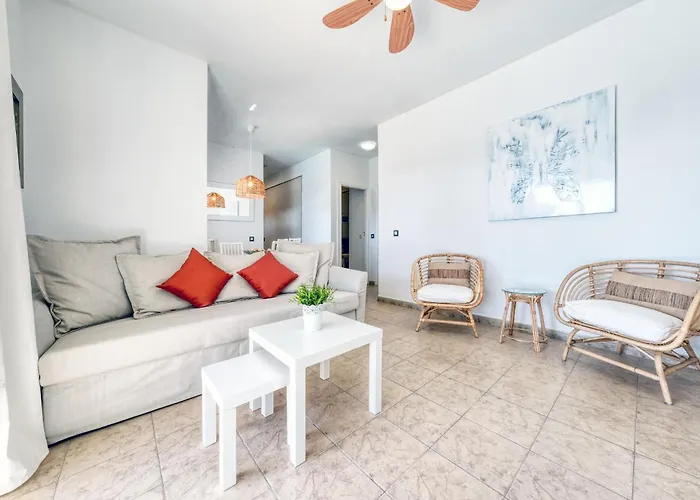 Dom wakacyjny Blue Waves House - Heated Pool, Bbq And Bicycles By Lanzarote