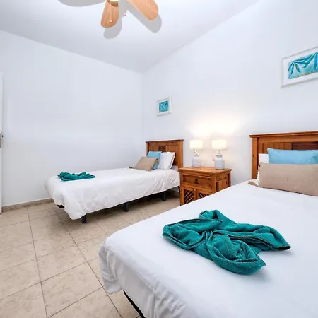 Vakantiehuis Blue Waves House - Heated Pool, Bbq And Bicycles By Lanzarote *