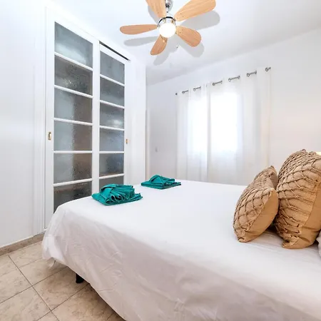 Vakantiehuis Blue Waves House - Heated Pool, Bbq And Bicycles By Lanzarote *